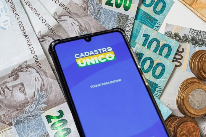 Contribuição de R$ 5 Garante Renda de R$ 1.412 Mensais para Inscritos no CadÚnico: Confira