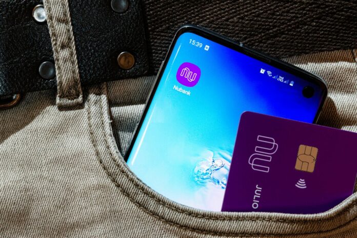 Conheça o Nubank Celular Seguro e descubra como garantir a proteção total do seu aparelho de forma fácil e acessível.-Depositphotos